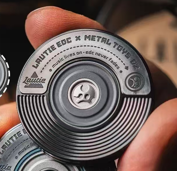 Show hand Mechanical Coin